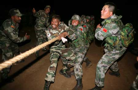 Chinese and Indian soldiers play the tug-of-war game on the second day of the China-India army joint anti-terrorism training code-named 'Hand in Hand 2008' in Belgaum, India, Dec. 7, 2008. [Xinhua] 