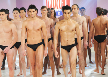  Chinese competitor Nan Fulong (front 1st R ) poses during a swimwear show of the 21st World's Best Model Contest in Istanbul, Turkey, early Dec. 7, 2008. [Xinhua]