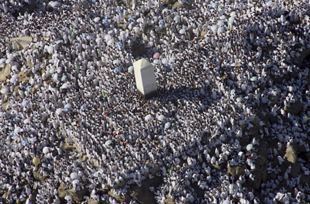 An aerial view of Muslim pilgrims on Mount Mercy outside Mecca December 7, 2008. More than two million Muslims began the haj pilgrimage on Saturday, heading to a tent camp outside the holy city of Mecca to follow the route Prophet Mohammad took 14 centuries ago. [Agencies via China Daily] 