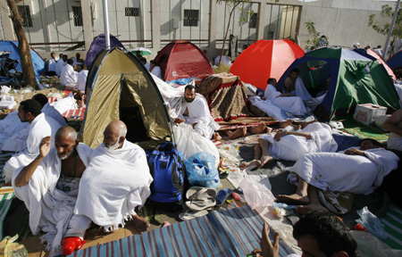 Muslim pilgrims rest on the plains of Arafat outside the holy city of Mecca December 7, 2008. More than two million Muslims began the haj pilgrimage on Saturday, heading to a tent camp outside Mecca to follow the route Prophet Mohammad took 14 centuries ago. [Agencies via China Daily] 