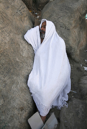 A Muslim pilgrim sleeps on Mount Mercy on the plains of Arafat outside the holy city of Mecca December 7, 2008. More than two million Muslims began the haj pilgrimage on Saturday, heading to a tent camp Mecca to follow the route Prophet Mohammad took 14 centuries ago. [Agencies via China Daily] 