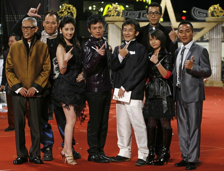 Director Wei Te-sheng (5th L) and the cast of "Cape No. 7" (L-R) Johnny C.J. Lin, Ying Wei-min, Chie Tanaka, Van Fan, Joanne Yang, Ma Nien-hsien and Ming Hsiung pose on the red carpet for the 45th Golden Horse Awards in Taichung Dec. 6, 2008.