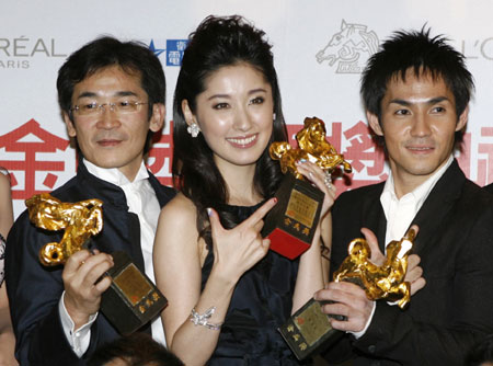 Director Wei Te-sheng, Japanese actress Tanaka Chie (C) and singer Atari Kousuke (R) pose with awards that the film 'Cape No. 7' won at the 45th Golden Horse Awards in Taichung December 6, 2008.