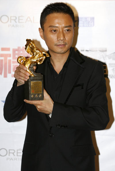 Zhang Hanyu poses with his best leading actor award for 'Assembly' at the 45th Golden Horse Awards in Taichung December 6, 2008. 