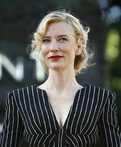 Australian actress Cate Blanchett attends the ceremony where she was honored with a star on the Walk of Fame in Hollywood, California December 5, 2008. Blanchett was the 2,376th celebrity to be honored with a star on the Walk of Fame.