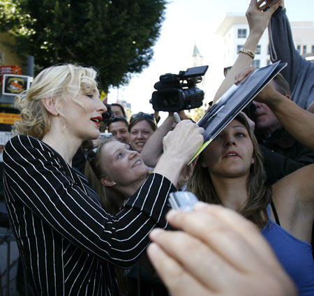 Australian actress Cate Blanchett signs autographs after accepting a star on the Walk of Fame in Hollywood, California December 5, 2008. Blanchett was the 2,376th celebrity to be honored with a star on the Walk of Fame.