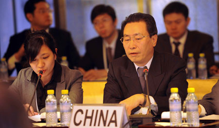Wu Dawei (R, front), China's vice foreign minister and head of the Chinese delegation, talks during a new round of six-party talks in Beijing, December 8, 2008. [Xinhua]
