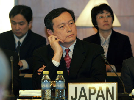 Japan's envoy Akitaka Saiki (front) takes part in a new round of six-party talks in Beijing December 8, 2008. [Agencies via China Daily]
