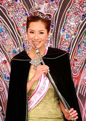 2008 Miss Asia champion Eunis Yao reacts after winning the honor at the finals of the 2008 Miss Asia pageant in Hong Kong on Dec. 7, 2008.[yule.sohu.com]