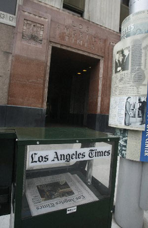 A Los Angeles Times newspaper vending box is shown in front of the Times building in Los Angeles, California December 8, 2008. [Xinhua/Reuters]