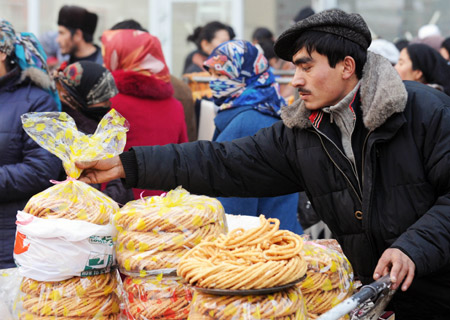 A Muslim man shops for food at a market in Urumqi, capital of northwest China's Xinjiang Uygur Autonomous Region, on Dec. 8, 2008. [Xinhua]