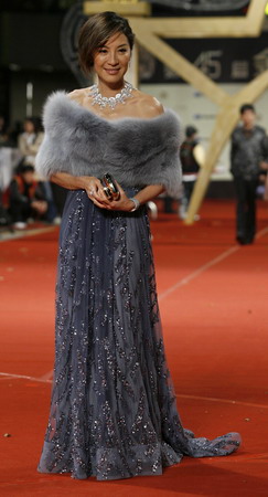 Actress Michelle Yeoh arrives for the 45th Golden Horse Awards in Taichung Dec. 6, 2008. [China Daily/Agencies]