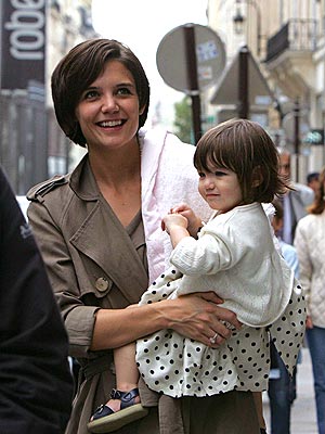 Katie Holmes is seen with her daughter Suri. 