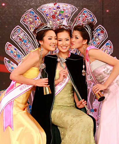 The 2008 Miss Asia champion Eunis Yao is flanked by the runner-up Belinda Yan (left) and third place-getter Lene Lai at the finals of the 2008 Miss Asia pageant in Hong Kong on December 7, 2008.