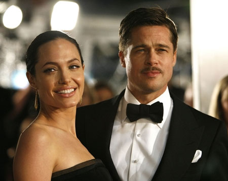 Cast member Brad Pitt and his partner actress Angelina Jolie attend the premiere of the movie 'The Curious Case of Benjamin Button' at the Mann's Village theatre in Westwood, California December 8, 2008. The movie opens in the U.S. on December 25. 