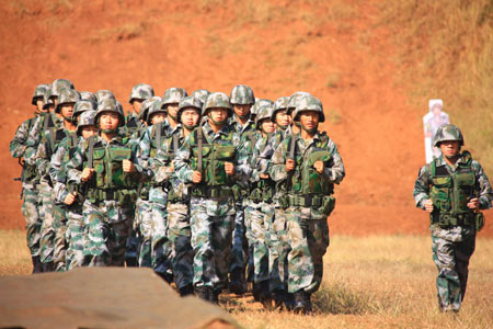 Chinese soldiers attend a training session of the 'Hand in Hand 2008' China-India army joint anti-terrorism training in Belgaum of India, Dec. 9, 2008. The training sessions of the joint anti-terrorism training went smoothly. During the sessions, the soldiers will train in anti-terror shooting and raids, exchange views on anti-terror theories and civilian and judicial issues, and carry out comprehensive drills with the theme of closing, controlling and searching.[Li Gang/Xinhua] 