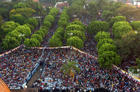 Thousands of people attend the ceremony marking the Feast of the Immaculate Conception in Asuncion, Paraguay, on Dec. 8, 2008.[Xinhua/ Marcelo Espinosa] 