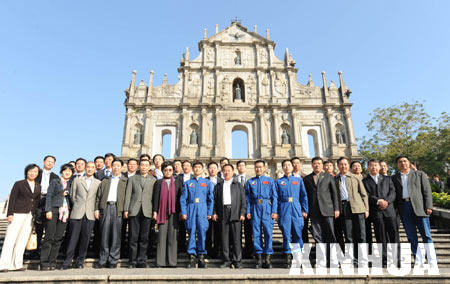 Members of Shenzhou VII manned space mission delegation take a group photo in front of the Ruins of St. Paul's during a visit in China's Macao Special Administrative Region on Dec. 9, 2008. [Huang Jingwen/Xinhua]