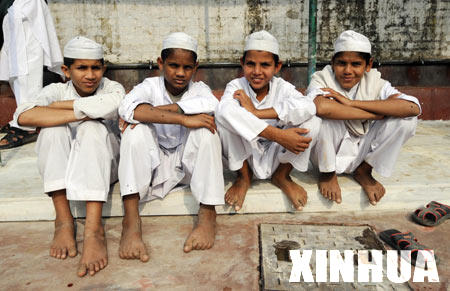 Young muslims are seen in a mosque of New Delhi Dec. 9, 2008, on which Eid el-Adha, one of the most important religious festivals of Muslim falls in the country. There are around 150 million Muslims in India, accounting to nearly 15% of the national population.[Wang Ye/Xinhua]