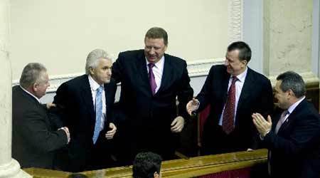 Volodymyr Lytvyn (2nd L) is congratulated after being elected as the new speaker of Ukrainian Parliament at a parliament meeting in Kiev, capital of Ukraine, December 9, 2008. [Xinhua/Ukrinform/Volodymyr Tarasov]