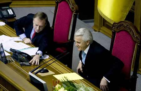 Volodymyr Lytvyn (R) attends a parliament meeting in Kiev, capital of Ukraine, December 9, 2008. Volodymyr Lytvyn was elected the new speaker of Ukrainian Parliament Tuesday. [Xinhua/Ukrinform/Volodymyr Tarasov]