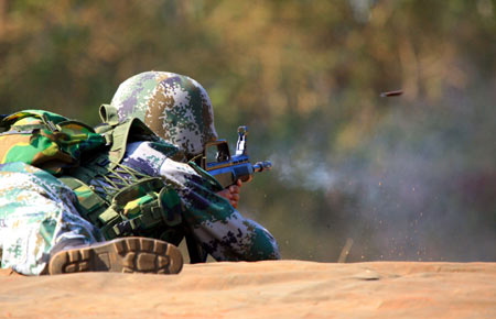 A Chinese soldier attends a training session of the 'Hand in Hand 2008' China-India army joint anti-terrorism training in Belgaum of India, Dec. 9, 2008. [Li Gang/Xinhua]