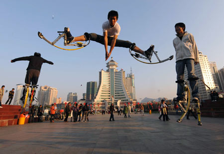 Youngsters have exercise with their power shoes, or the jumping shoes, at the People's Square of Guiyang, capital of southwest China's Guizhou province, Dec. 8, 2008. The jumping shoes that were used in the performance of the 29th Beijing Olympics closing ceremony became very popular among youngsters in Guiyang recently.[Wu Dongjun/Xinhua] 