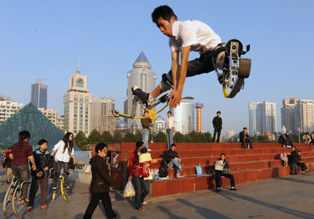 Youngsters have exercises with their power shoes, or the jumping shoes, at the People's Square of Guiyang, capital of southwest China's Guizhou province, Dec. 8, 2008. The jumping shoes that were used in the performance of the 29th Beijing Olympics closing ceremony became very popular among youngsters in Guiyang recently. [Wu Dongjun/Xinhua]