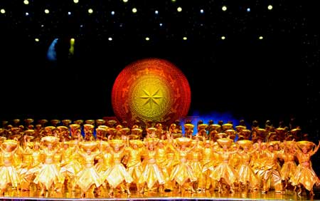 Dancers perform an ethical dance at a gala show in Nanning, capital of southwest China's Guangxi Zhuang Autonomous Region, Dec. 10, 2008.[Xinhua]