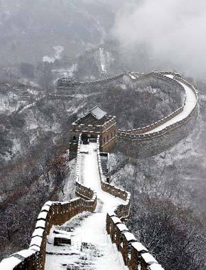 Photo taken on December 10, 2008 shows the snow-covered Mutianyu section of the Great Wall located on the outskirts of Beijing, capital of China. The first snow of this winter fell in Beijing on Wednesday. [Xinhua] 