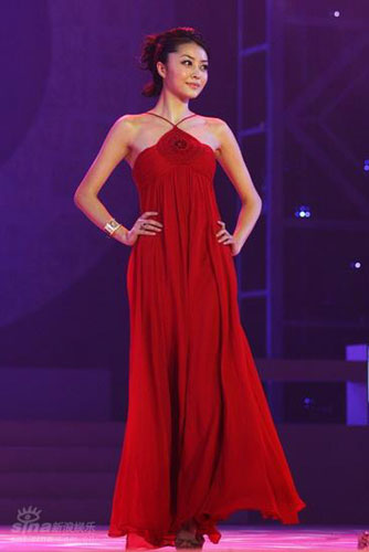 Lead actress Lynn Hung, or Xiong Dai Ling walks on the stage during the world premiere of 'Ip Man' in Beijing on Dec. 10, 2008.