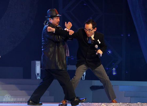 Taiwan host Huang Zijiao and Sammo Hung (L), the fight choreographer of the film onstage during the world premiere of 'Ip Man' in Beijing on Dec. 10, 2008. 