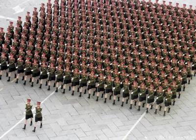 A squadron of female soldiers passes Tian'anmen Square during the National Day military parade on China's 50th anniversary on October 1, 1999. [ynet.com]