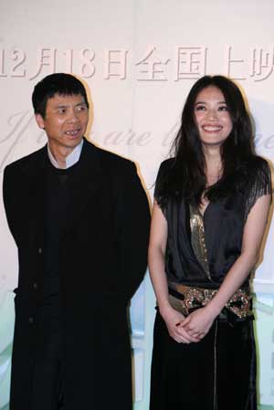 Chinese director Feng Xiaogang (L) and actress Hsu Chi (R) attend the premiere ceremony of movie 'If You Are The One' at Hangzhou Grand Theater in Hangzhou, capital of east China's Zhejiang Province, Dec. 14, 2008. 