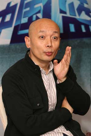 Chinese actor Ge You speaks at the premiere ceremony of movie 'If You Are The One' at Hangzhou Grand Theater in Hangzhou, capital of east China's Zhejiang Province, Dec. 14, 2008. 