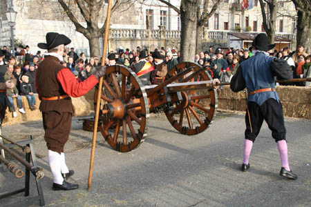 Artillerist load ammunition during the celebration of L'Escalade in Geneva's Old Town, Switzerland, Dec. 13, 2008. The L'Escalade (scaling the wall) was celebrated here on Saturday to commemorate the city's defeat of a surprise attack on Dec. 11, 1602. 