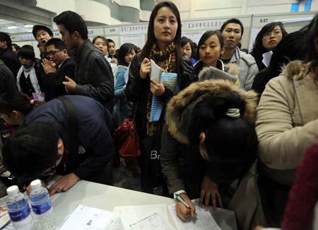 Job seekers crowd a job fair in southwest China&apos;s Chongqing Municipality Dec. 14, 2008. A job fair kicked off here on Sunday with over 10,000 jobs vacancies provided by more than 300 enterprises.