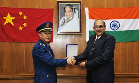 Ma Xiaotian (L), deputy chief of the General Staff of the Chinese People's Liberation Army, exchanges gifts with Indian Defense Secretary Vijay Singh in New Delhi, capital of India, on Dec. 15, 2008. Ma Xiaotian and Vijay Singh held the second China-India defense and security consultations in New Delhi on Monday. (Xinhua/Wang Ye)