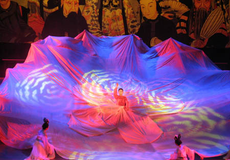 Drama "Mei Lanfang" is staged at the Majestic Theater in Shanghai, east China, Dec. 15, 2008. Late Beijing Opera master Mei Lanfang is one of the most respected artists in the 20th century in China. (Xinhua/Zhang Bo)