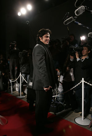 Cast member Benicio Del Toro smiles in front of cameras on the red carpet for the Japan premiere of the film 