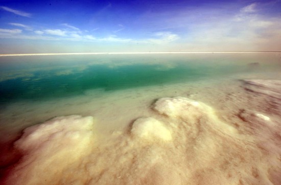 A huge salt lake in Lop Nur [Xinhua]