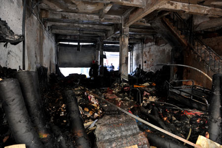 Photo taken on Dec. 17, 2008 shows the cloth store burned down in a fire in the Hanjiang District of Putian City, south China's Fujian Province. 