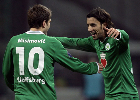 Wolfsburg's Cristian Zaccardo (R) celebrates with his team mate Zvjezdan Misimovic after scoring against AC Milan during their UEFA Cup soccer match at the San Siro stadium in Milan December 17, 2008. 