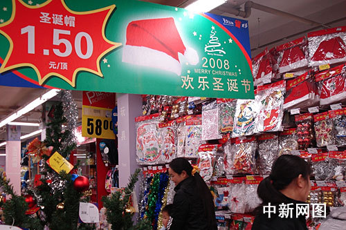 Christmas commodities come into view in a market of Hangzhou, Zhejiang Province, in this picture taken on December 16, 2008. China's exports for the Christmas season have taken a hit amid the financial crisis, the General Administration of Customs said on December 18.