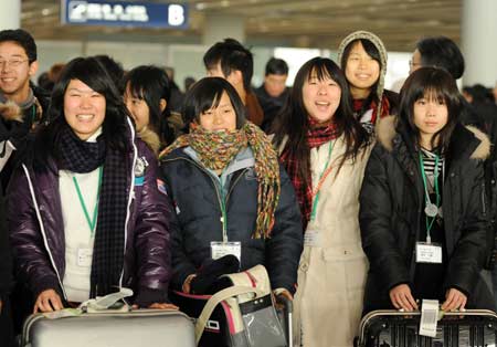 High school students of a Japanese youth delegation arrive at the Beijing Capital International Airport in Beijing, capital of China, Dec. 18, 2008. 