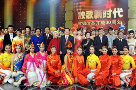 Li Changchun, member of the Standing Committee of the Political Bureau of the Communist Party of China (CPC) Central Committee, has a photo taken with the performers after watching the gala, which was held in Beijing on Thursday night to mark the 30th anniversary of China's reform and opening-up. 