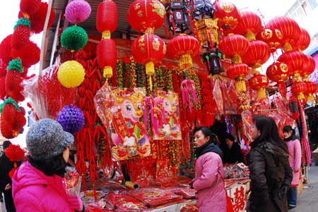 Local residents select home decorations for the upcoming New Year in Yantai city, east China&apos;s Shandong Province, Dec. 18, 2008. With the coming of New Year and the Chinese traditional Spring Festival, Chinese people started to prepare traditional decorations. 