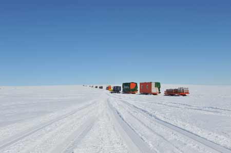 The photograph taken on Dec. 18, 2008 shows vehicles of Chinese 25th Antarctic expedition team moving in Antarctica. 