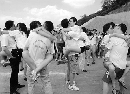2007, young couples take part in a kissing contest in Sichuan. The media read it as 'a sign of the changing times'.
