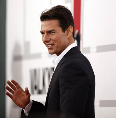 Cast member Tom Cruise waves at the premiere of the movie 'Valkyrie' at the Directors Guild of America in Los Angeles December 18, 2008. The movie opens in the U.S. on December 25. 